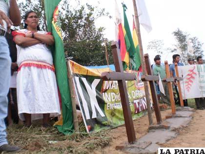 La IX marcha en defensa del Tipnis resolvió esperar hasta este sábado al presidente Evo Morales para instalar el diálogo (APG)