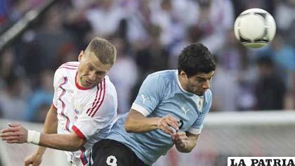 Luis Suárez fue el autor del gol uruguayo (foto: foxsportsla.com)