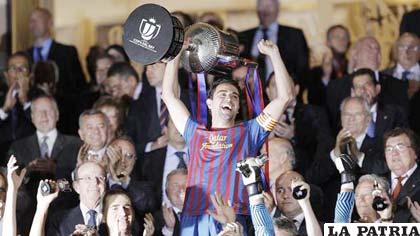 Xavi Hernández capitán de Barcelona con la Copa del Rey (foto: foxsportsla.com)