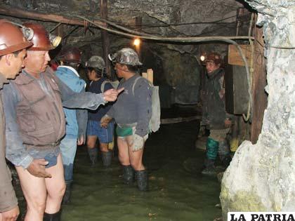 Aguas ácidas inundan varios niveles en minas de Oruro (Foto archivo)