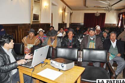 Seminario para analizar los avances y retrocesos del problema limítrofe Oruro-Potosí