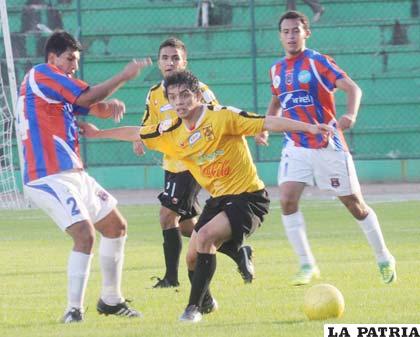 Elder Cuéllar fue la figura del partido (foto: APG)