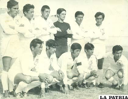 El equipo de 31 de Octubre subcampeón de 1979 (el primero de cuclillas de la derecha) (foto: archivo)