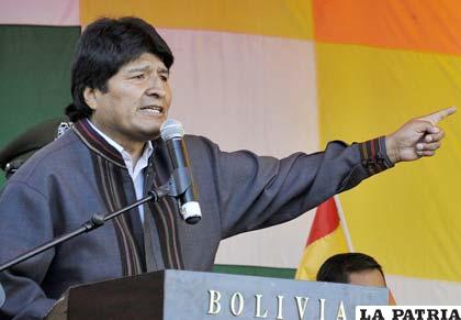 El Presidente Morales decide incrementar su salario