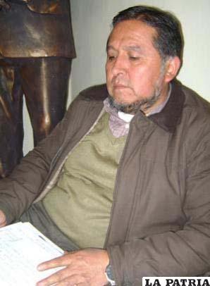 El presidente de la Federación de Profesionales de Oruro, Carlos Antezana