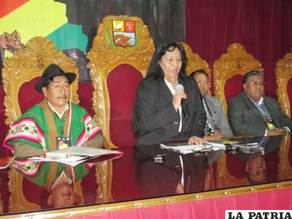 La presidente del Tribunal Departamental de Justicia, Beatriz Cortez, inauguró la cumbre de justicia