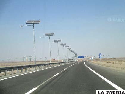 Carreteras son construidas con nueva tecnología