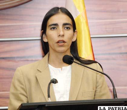 Presidenta a.i. Gabriela Montaño llama a la COB a dialogar