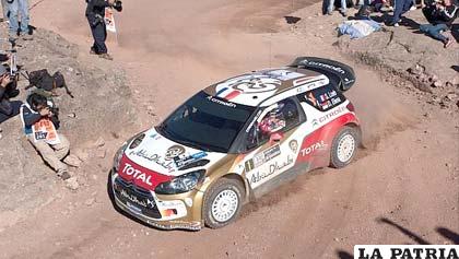 Sebastien Loeb, en plena competencia en el Rally de Argentina