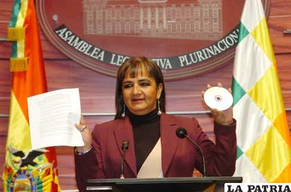 Senadora Gonzï¿½lez presenta un nuevo audio