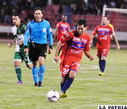Alejandro Bejarano, buen valor de Universitario