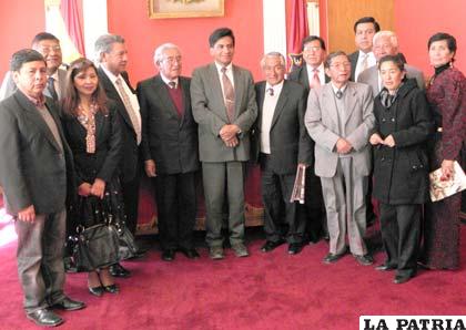 Integrantes del Comité Departamental de Etnografía y Folklore de Oruro