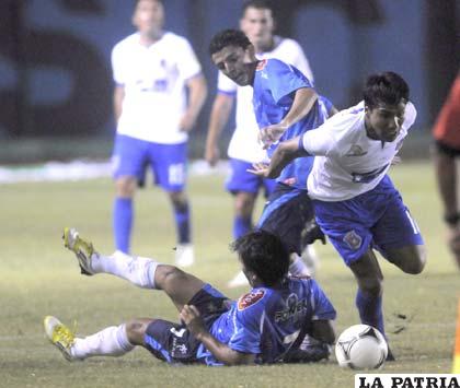 En el partido de ida jugado en Santa Cruz el 21 de febrero, venció Blooming por la cuenta de 4 goles a 1