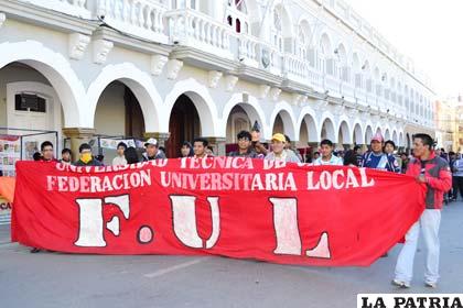 Los estamentos de la UTO marcharon para pedir libertad de los mineros arrestados