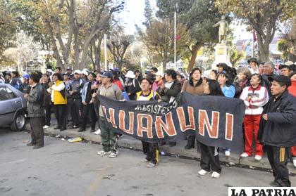 Maestros de Huanuni marcharon para pedir la liberación de trabajadores