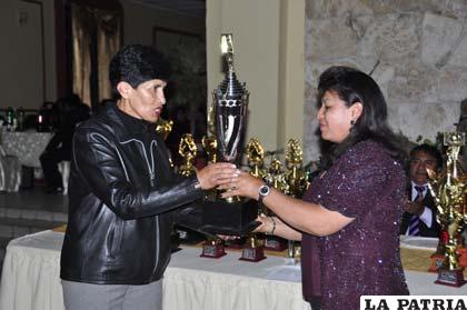 Durante la premiación a los campeones de la gestión 2012