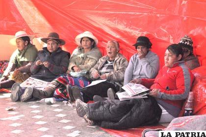 Huelga de hambre de mujeres en la Plaza 10 de Febrero