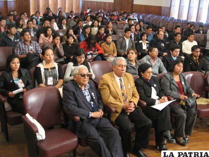 Docentes y estudiantes en el proceso evaluativo