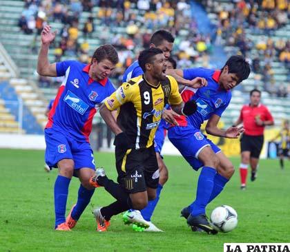 La Paz FC no puede empatar menos perder si quiere seguir con vida