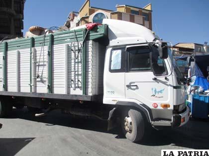 El camión comisado en el Puente Español