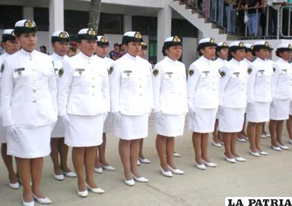 Damas navales capacitadas en la Escuela de Sargentos  de la Armada “Reynaldo Zeballos”