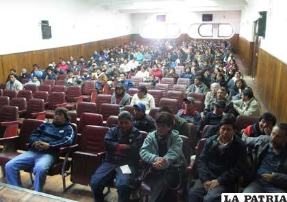 Asamblea de los trabajadores de la Universidad Técnica de Oruro