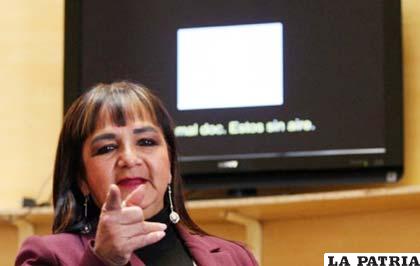 Senadora González denuncia a Soza por extorsión