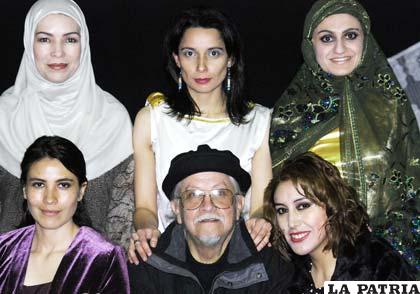 Elenco de “Las Ovidias”, obra dirigida por Guido Arze