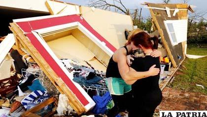 Destrozos que dejó el tornado en Oklahoma