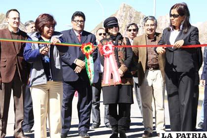 Inauguran control aduanero entre Bolivia-Perú a través del puente Aracaya