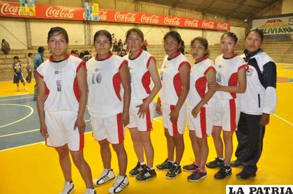 Jugadoras del equipo de Independiente de Challapata