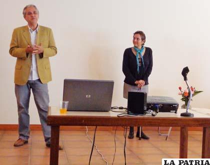 Renán Estenssoro y Cecilia Quiroga, en la clausura del Taller de Periodismo y Medio Ambiente en la ciudad de La Paz
