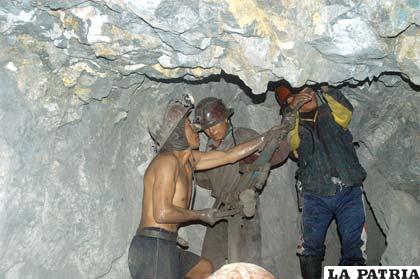 Los mineros de Huanuni aseguran que recuperarán el tiempo y las pérdidas ocasionadas con su paro laboral. Demandan la devolución de 14 millones de dólares