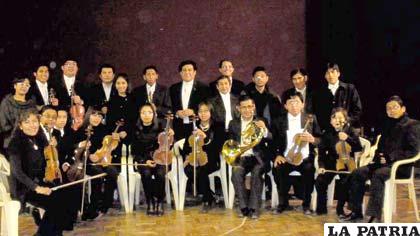 Músicos de la Orquesta Sinfónica de Oruro