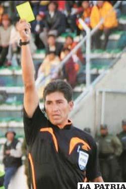 El árbitro paceño Luis Mancilla