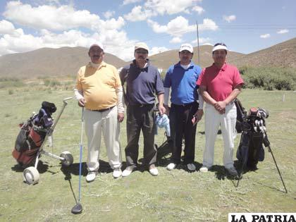 Golfistas orureños que participarán en la competencia