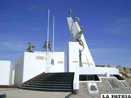 Monumento a los caídos en el campo del Alto de la Alianza