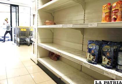 Escasez de productos de primera necesidad en supermercados venezolanos