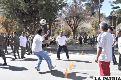 Las calles de Oruro se convierten en campos deportivos por un día