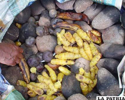 La tradicional wath’ia, alimentos cocidos en piedra