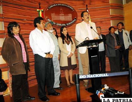 Diputados venezolanos en conferencia de prensa
