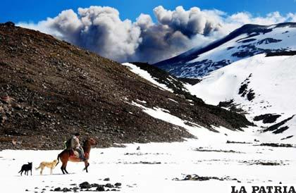 Pobladores pehuenches no quieren dejar las faldas del volcán Copahue