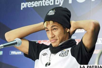 Neymar deja el Santos para vestir la casaca de Barcelona
