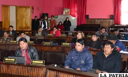 Asambleístas postergaron tratamiento de la modificación presupuestaria