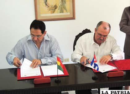 Ramiro Guerrero y su homólogo de Cuba, Darío Delgado