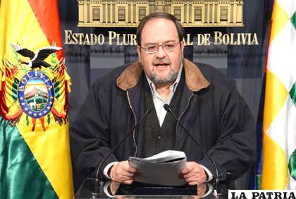Roberto Aguilar, ministro de Educación