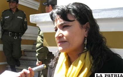 Marcela Revollo, denunciará al alcalde Percy Fernández