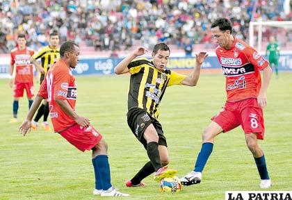 En la ida ganó Universitario en Sucre 2-1 el 23/02/2014