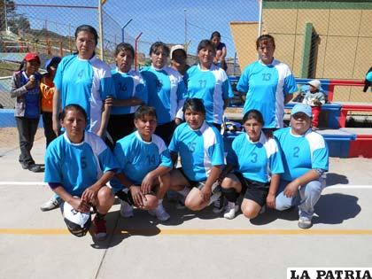 El equipo de San Pedro de Huanuni que interviene en el torneo
