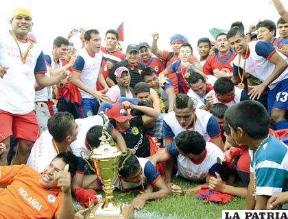 El festejo de los integrantes de Universitario